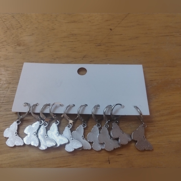 New 5 pair butterfly women's gold tone dangling earrings - Picture 2 of 2